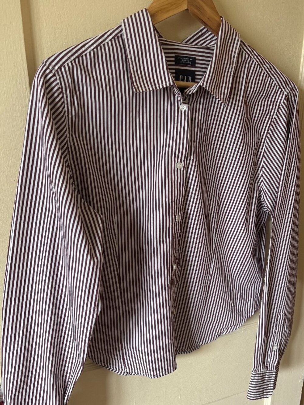 GAP Size L Fitted 100-percent cotton Cropped Striped Long-Sleeve Shirt